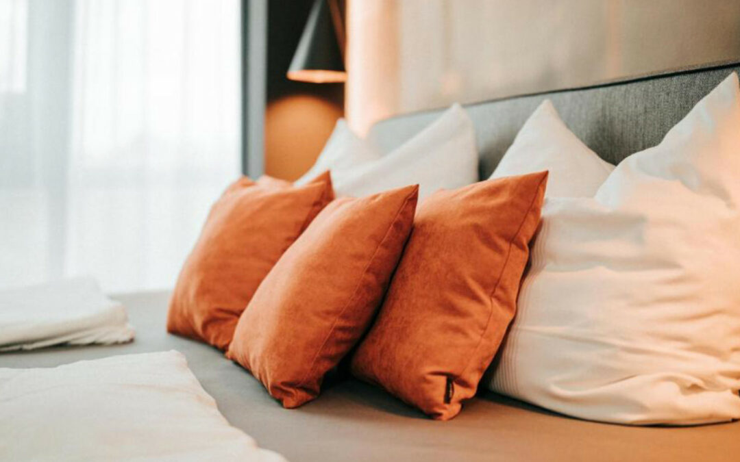 W tym hotelu obsłużysz się sam – bezkontaktowe hotele JustStay wyposażone w LOXONE