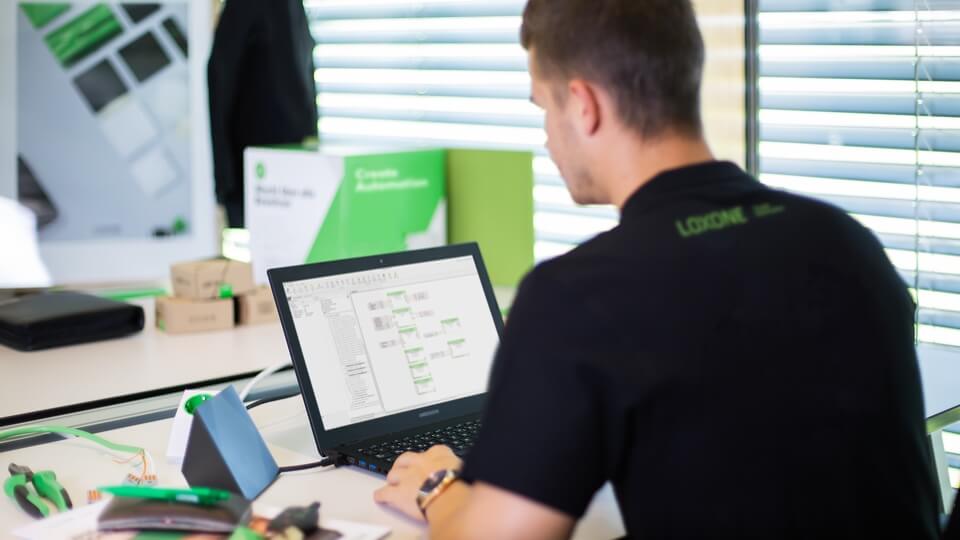 Anwendungsbeispiele für LOXONE Partner, Techniker & Automatisierungs Profis