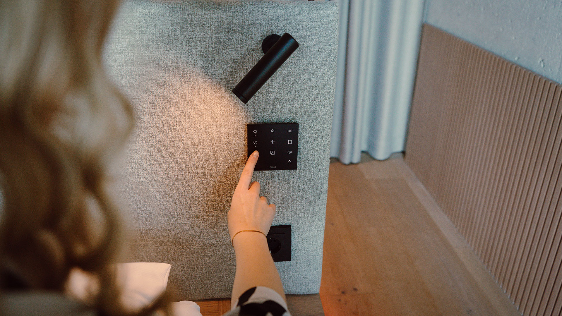 Woman operating a Touch Pure Flex in anthracite