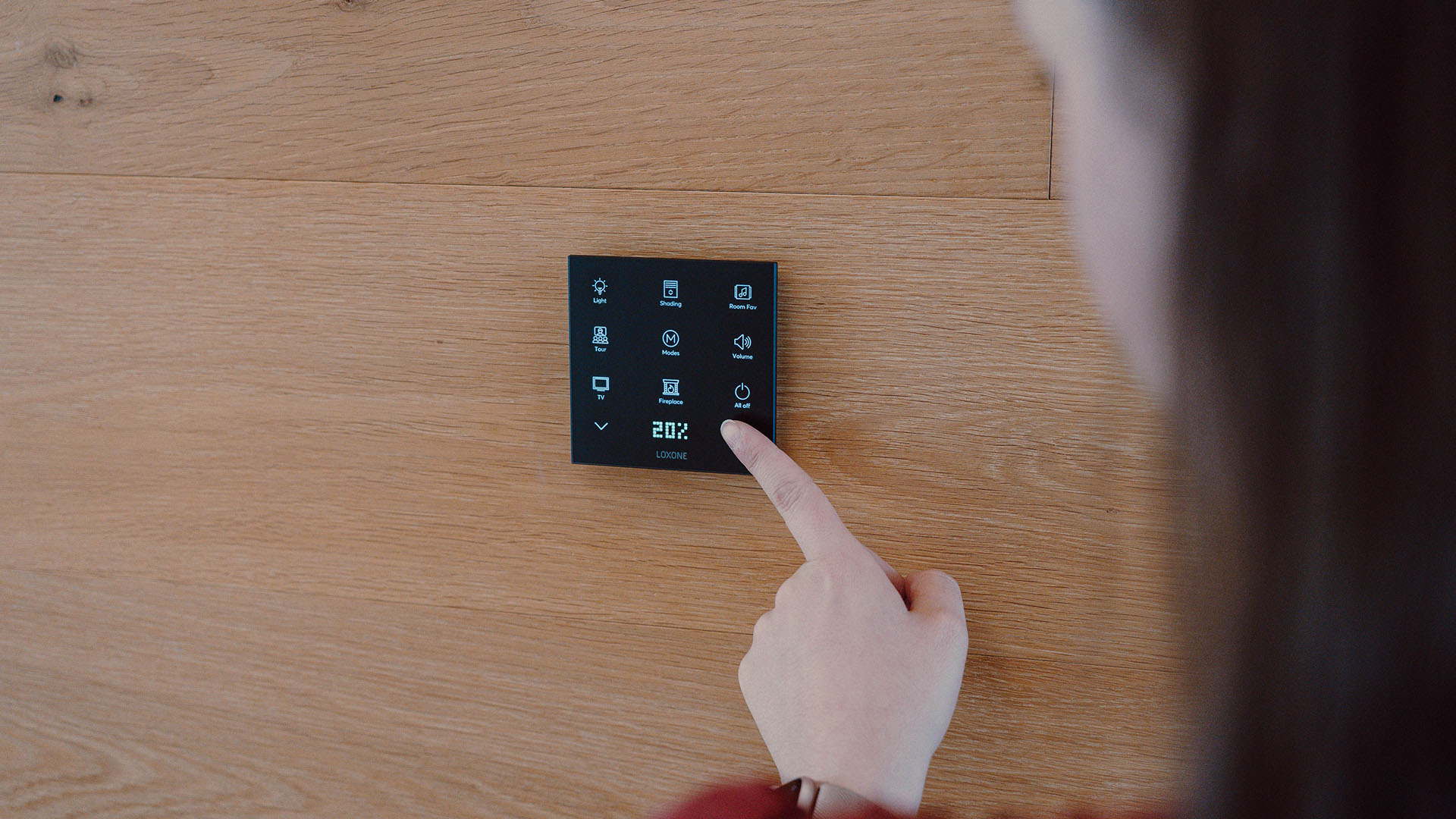 Woman operating a Touch Pure Flex in anthracite
